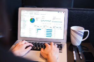 Google tilbyr gratis verktøy som Google Analytics, som gir deg nyttig innsikt i annonsene dine.
